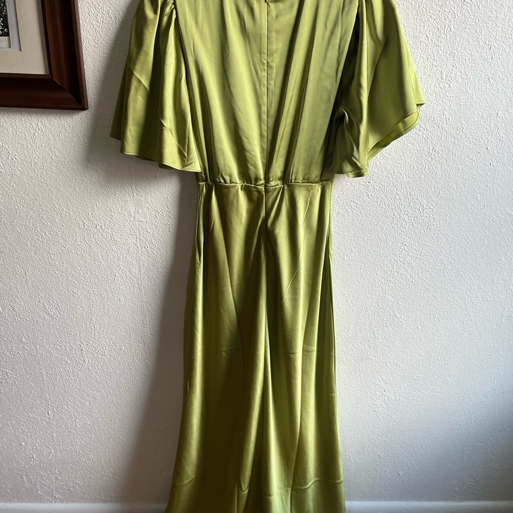 Elegant Green Dress with Flutter Sleeves